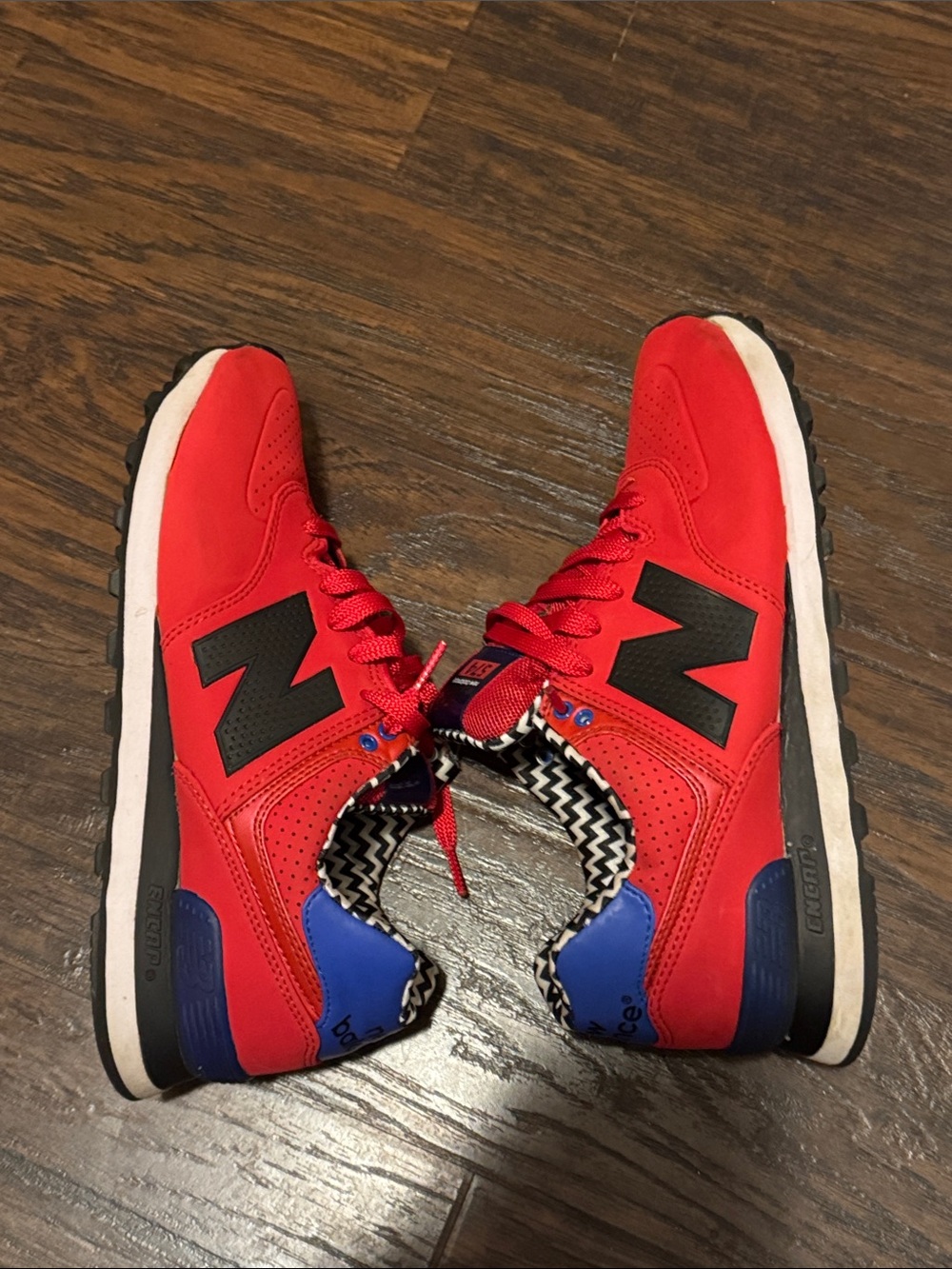 New Balance Red and Black 574 Sneakers with Blue Lining - Picture 5 of 7